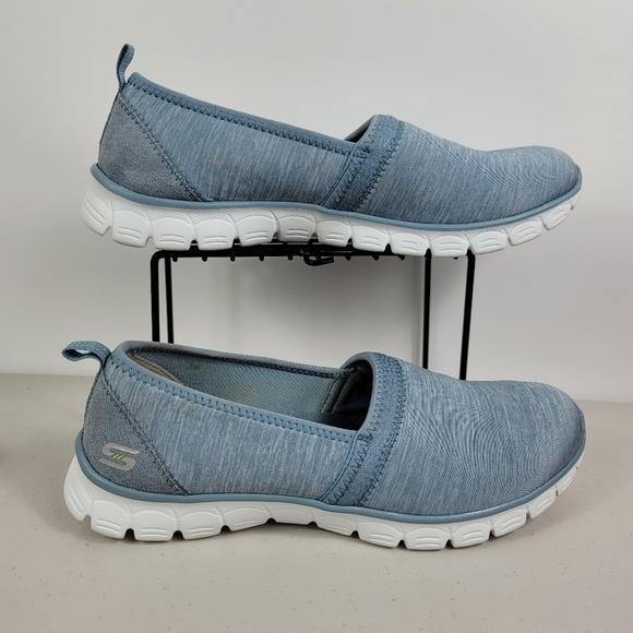 Skechers Woman's Slip On Sz 9.5 blue Squishy insole - Picture 2 of 8